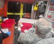 רגע של לב: גם כשהוא המטופל - הקרדיולוג מחולון בן ה־90 לא מפסיק לאבחן 