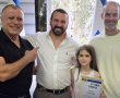 גאווה לחולון: לוחמת ה-MMA שכבשה את הזירה העולמית במפגש מרגש עם ראש העיר