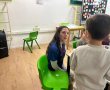 שומרים על השגרה: הנוער העובד והלומד מסייע בשמרטפיות לילדי עובדים חיוניים 