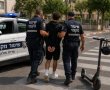 הפריעו לניידת – ואחד הנערים הוריד את מכנסיו תוך כדי רכיבה: שניים נעצרו בחולון